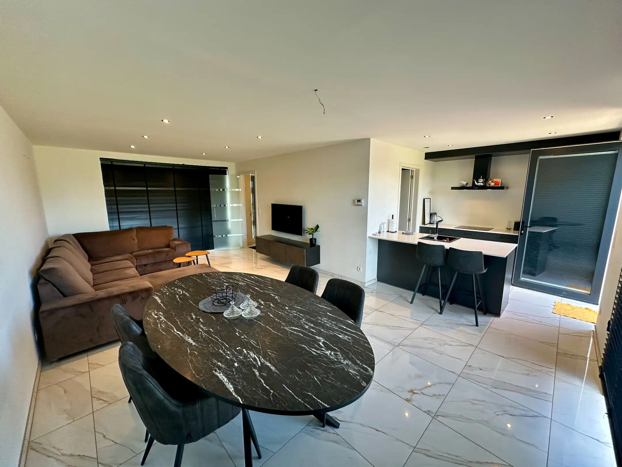 Nieuwbouwrijwoning met tuin, carport en drie slaapkamers in Maasmechelen foto 6