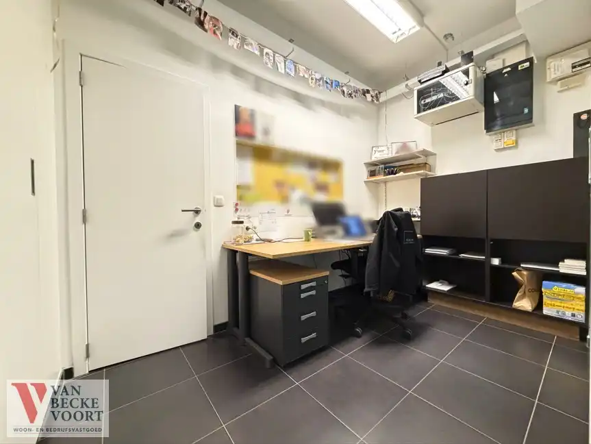 Handelsgelijkvloers 241m² in de Gouden Driehoek foto 8