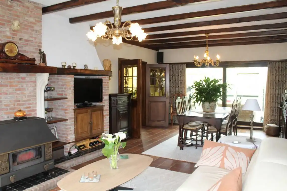 Landelijke laagbouwwoning op ongeveer +/- 1300m² foto 2