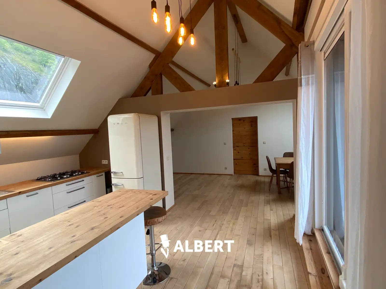 Prachtig gerenoveerde ruime woning (oude school) in Dinant! foto 27