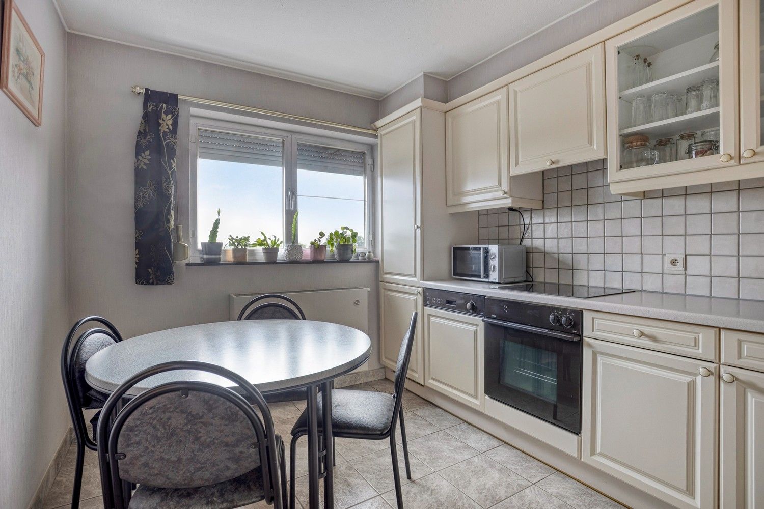 Ruim appartement met 3 slaapkamers en 3 terrassen op de bovenste verdieping in hartje Rekem ! foto 8