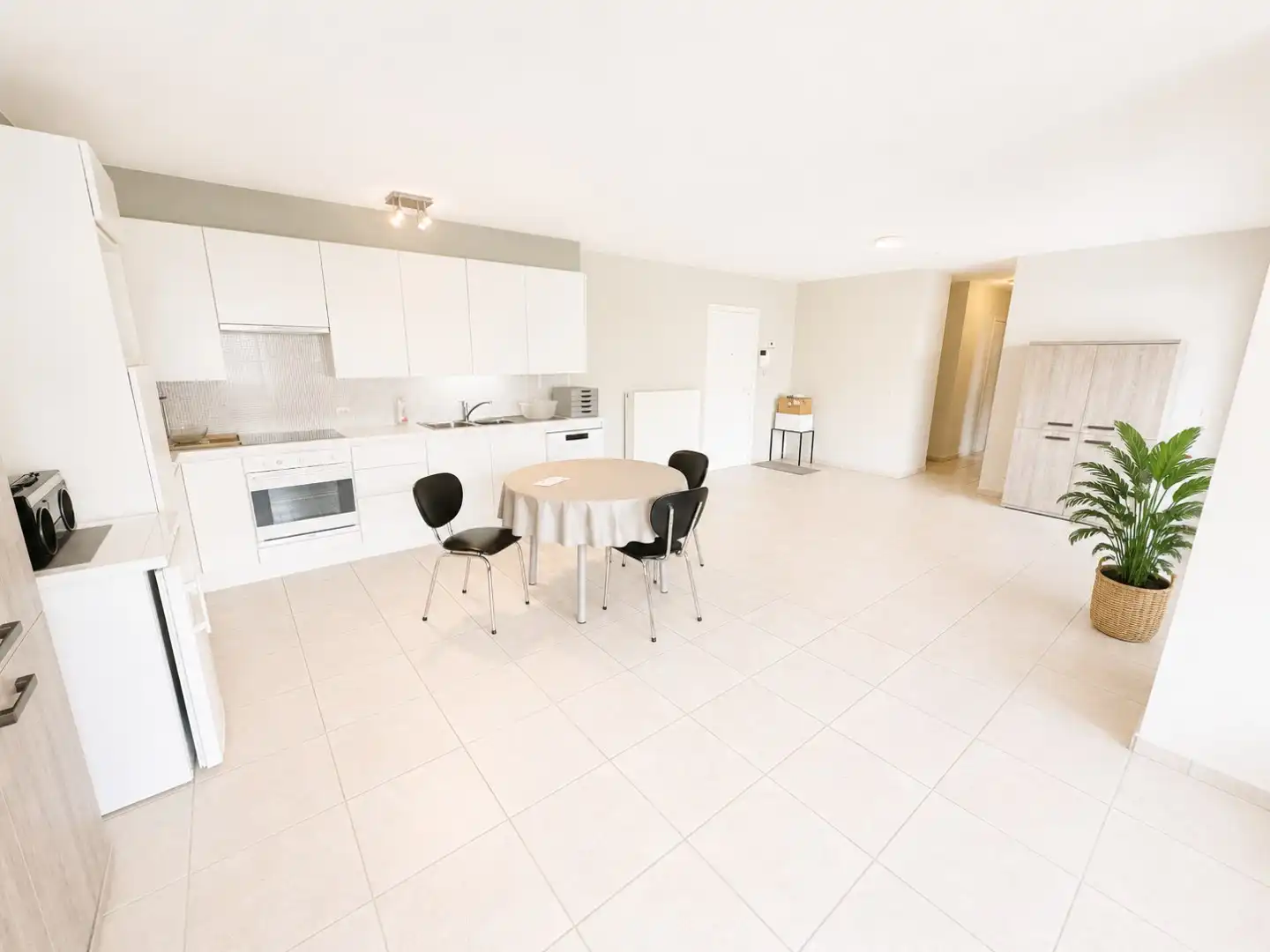 Lichtrijk en gunstig gelegen appartement met 2 slpk, terras en garage, Torhout foto 4