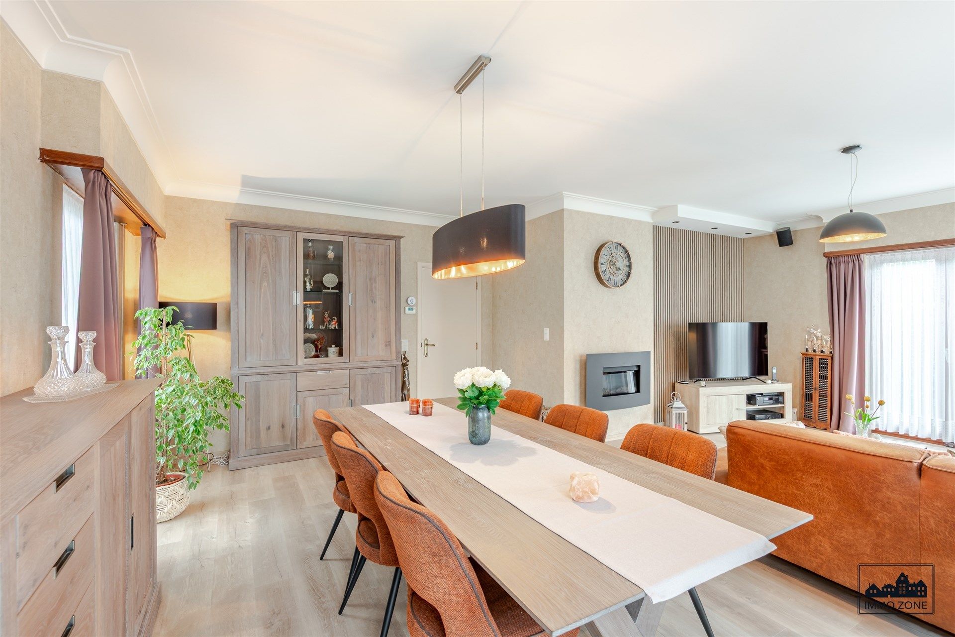 Ruime, gerenoveerde bungalow te koop in De Klinge foto 3