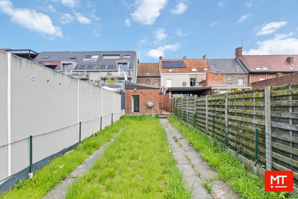 Te renoveren woning met Zuidgerichte tuin, garage en uitweg in Zonnebeke foto 17