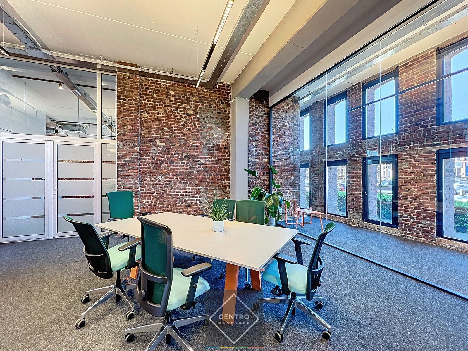 Instapklare, recent GERENOVEERDE, KANTOORRUIMTE op het gelijkvloers (725m²) in het handelscentrum "Pottelberg" te Kortrijk ! foto 18