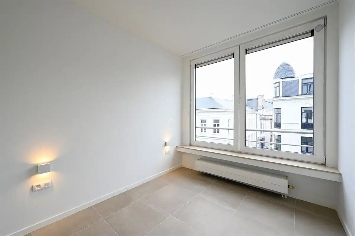 Recent gerenoveerd studio-appartement met aparte slaapkamer foto 11