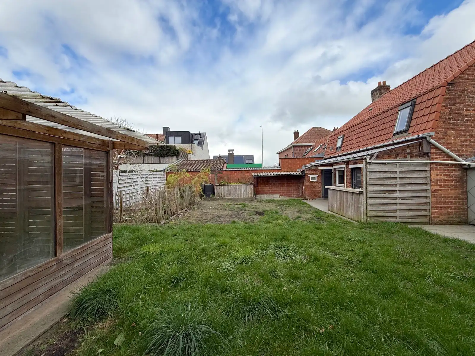 Te renoveren woning met 3 slaapkamers, garage en tuin foto 17