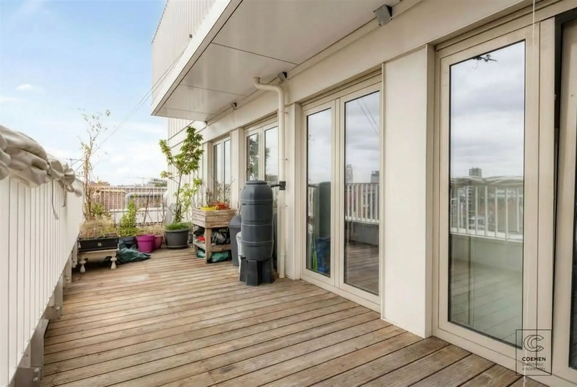 Ruim drieslaapkamer appartement op een uitstekende locatie! foto 16