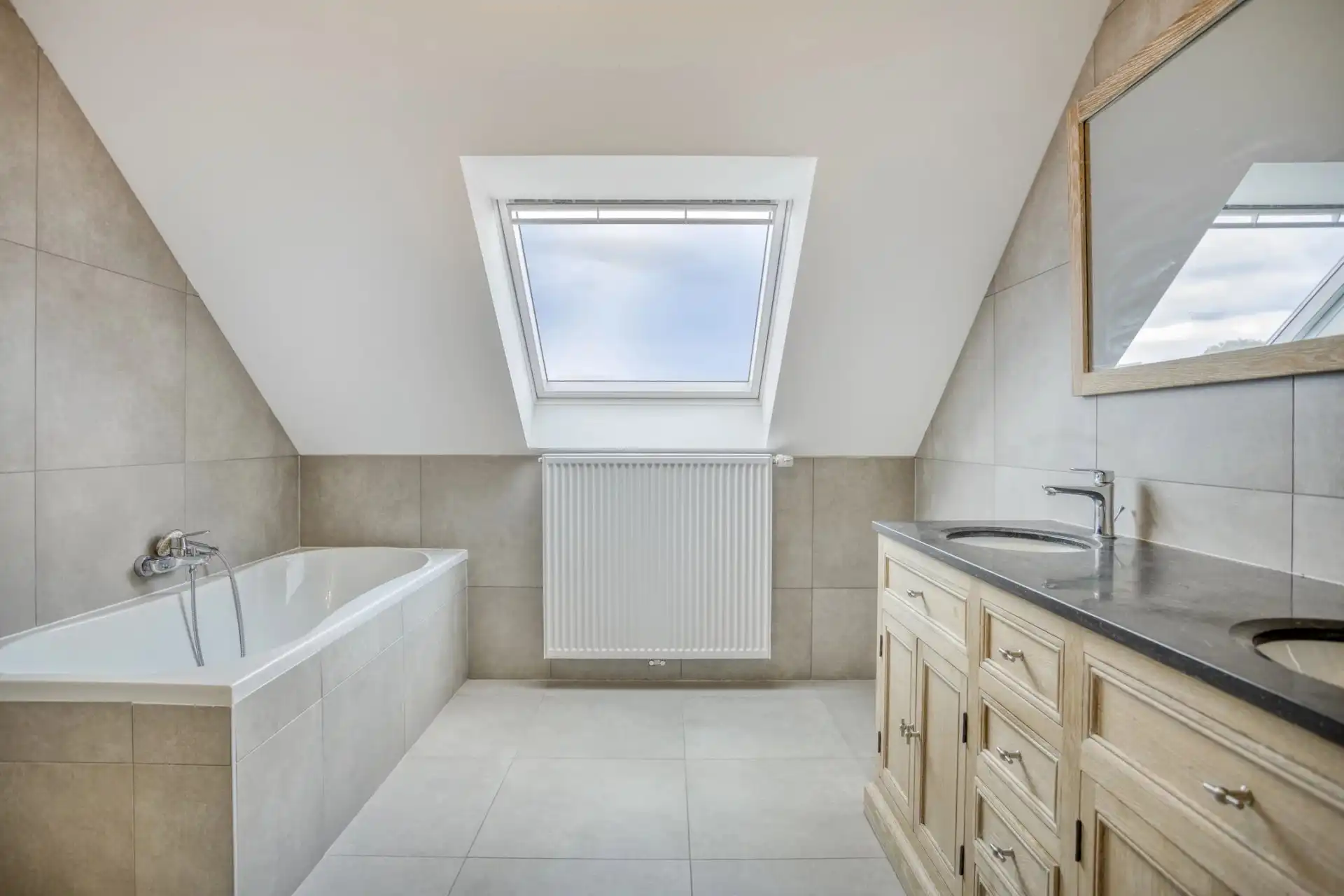 ENERGIEZUINIGE RECENTE WONING MET 4 SLAAPKAMERS MET GARAGE IN GINGELOM foto 18