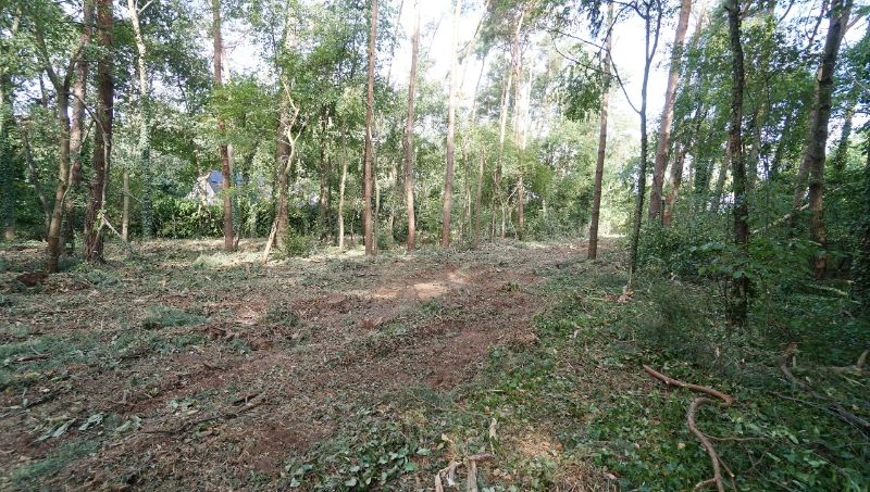 Residentieel gelegen bouwgrond van 31a10ca voor open bebouwing met private toegangsweg nabij golf- en meerdomein foto {{pictureIndex}}