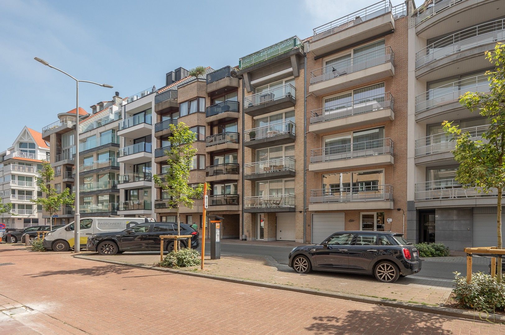 High-end gerenoveerd appartement gelegen op wandelafstand van het strand en de winkels. foto 32