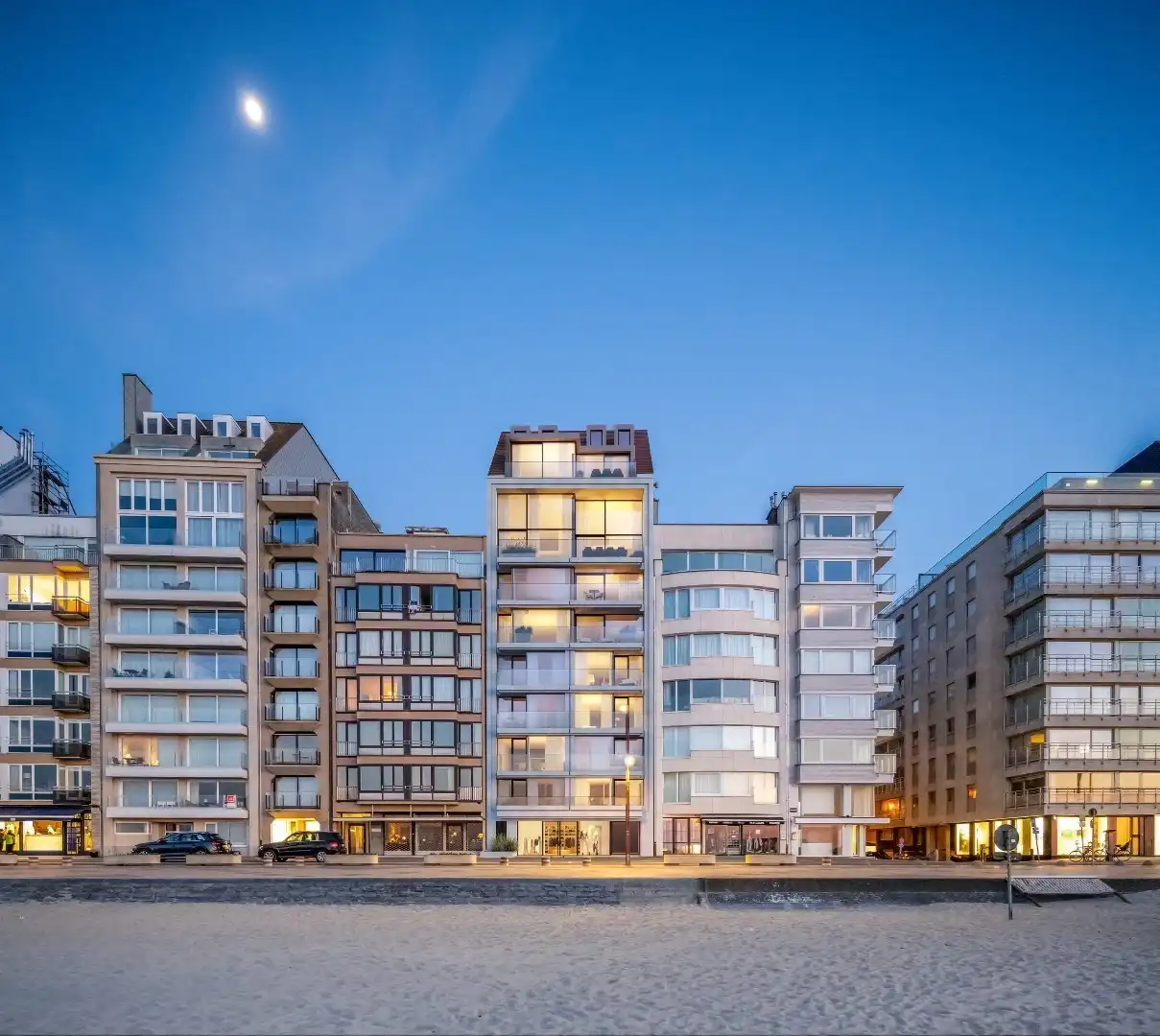 Uitzonderlijk nieuw app. (meer dan 10 meter gevelbreedte) met frontaal zeezicht foto 3