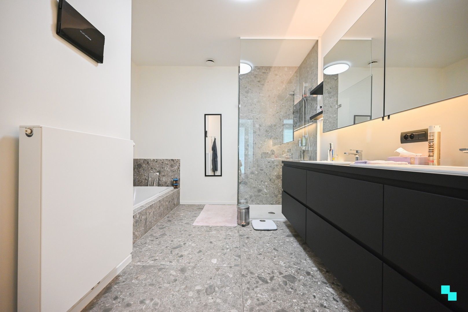 Uitzonderlijk hoogwaardig afgewerkt gelijkvloers appartement langs de Mandel foto 20