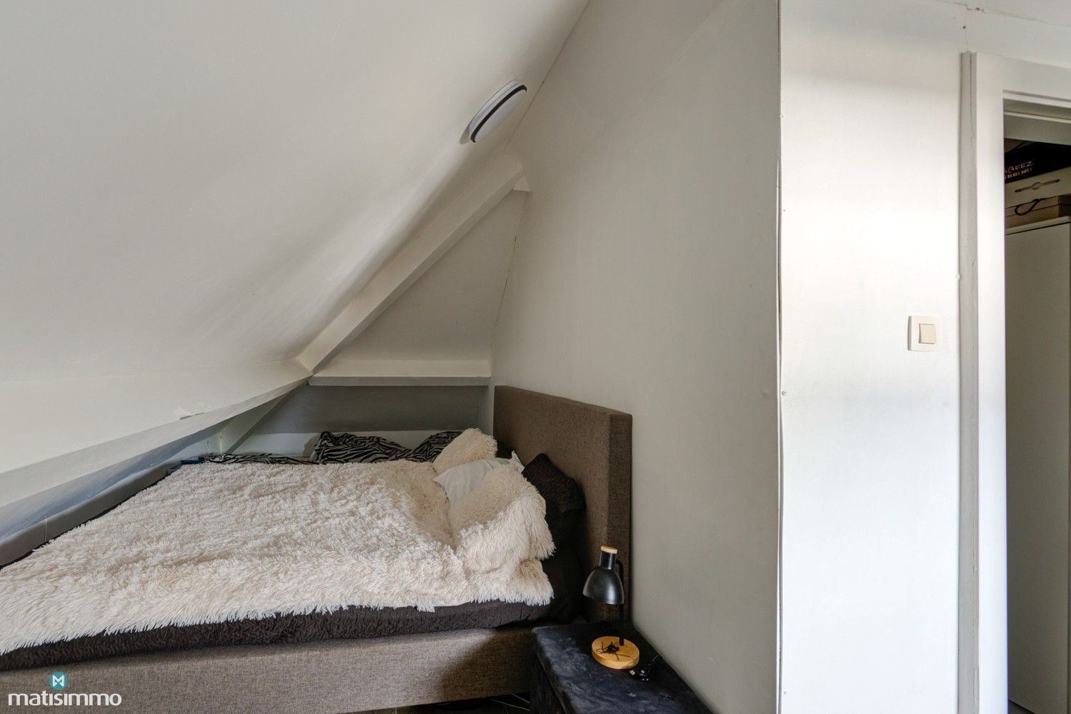 VERRASSEND, KARAKTERISTIEKE WONING IN HALFOPEN BEBOUWING MET 4 SLAAPKAMERS IN BALEN foto 24