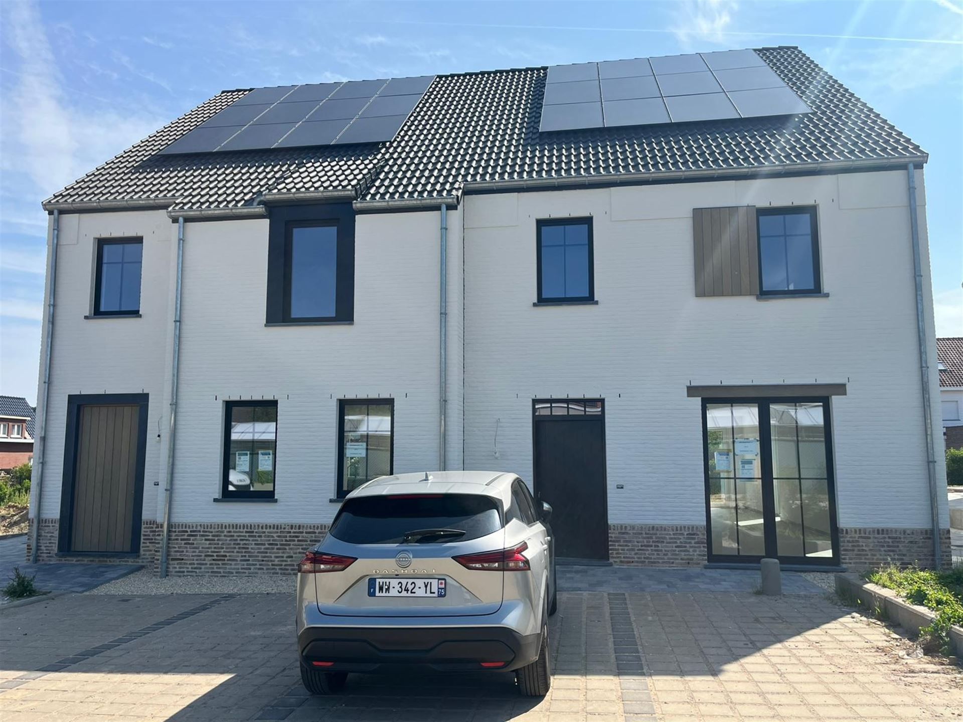 Prachtige nieuwbouw 3-gevel op rustige locatie foto {{pictureIndex}}