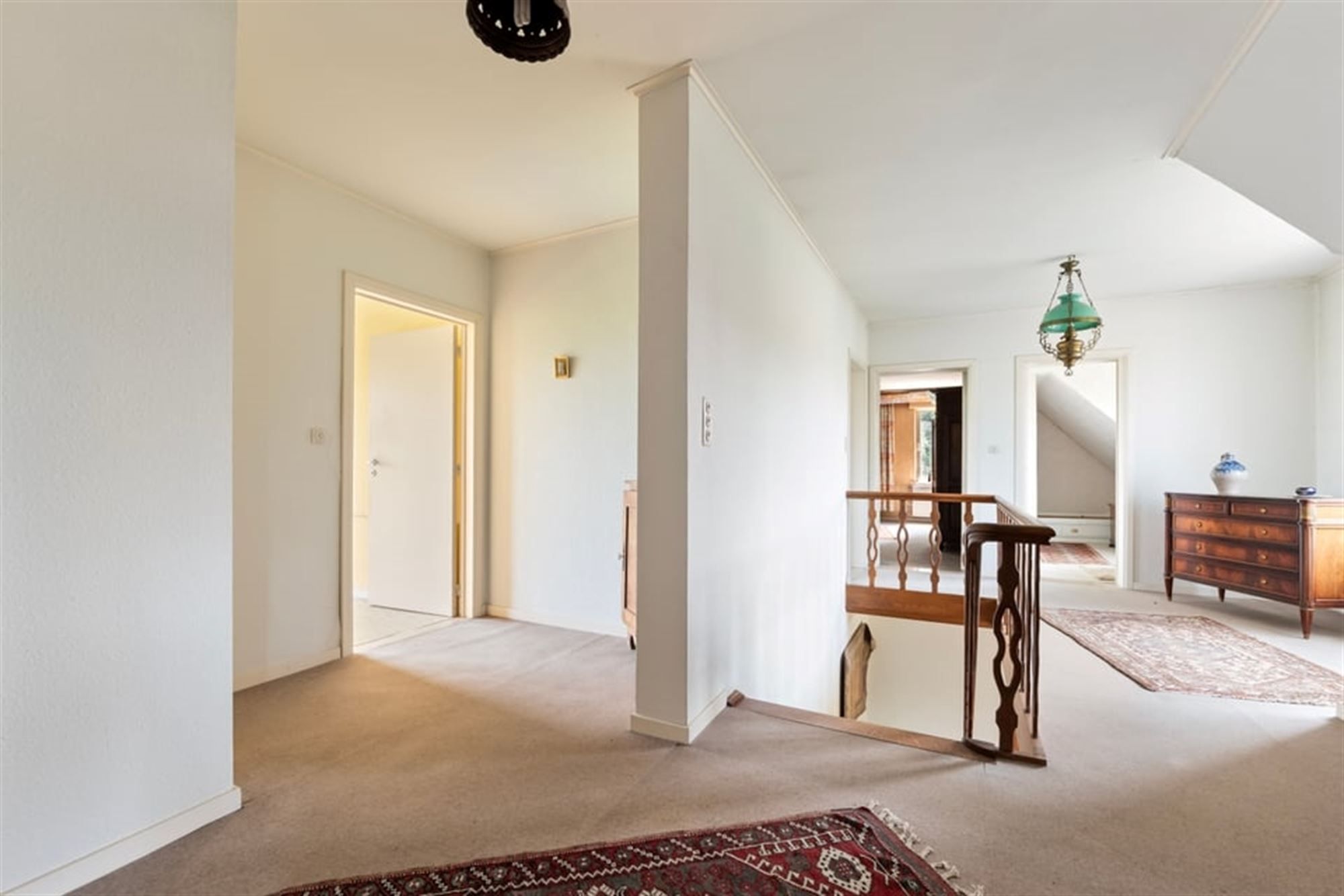 RUIME VILLA MET PRACHTIG UITZICHT EN ENORM VEEL POTENTIEEL IN JEUK  foto 18