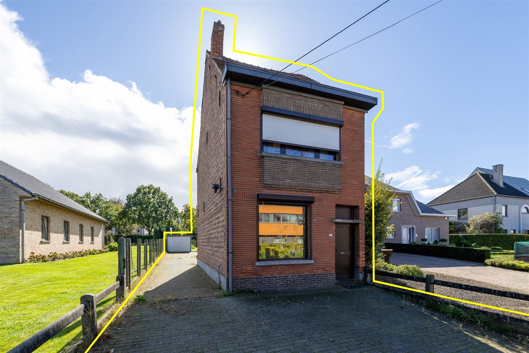 Hoofdfoto van de publicatie: Op te frissen woning met ruime tuin