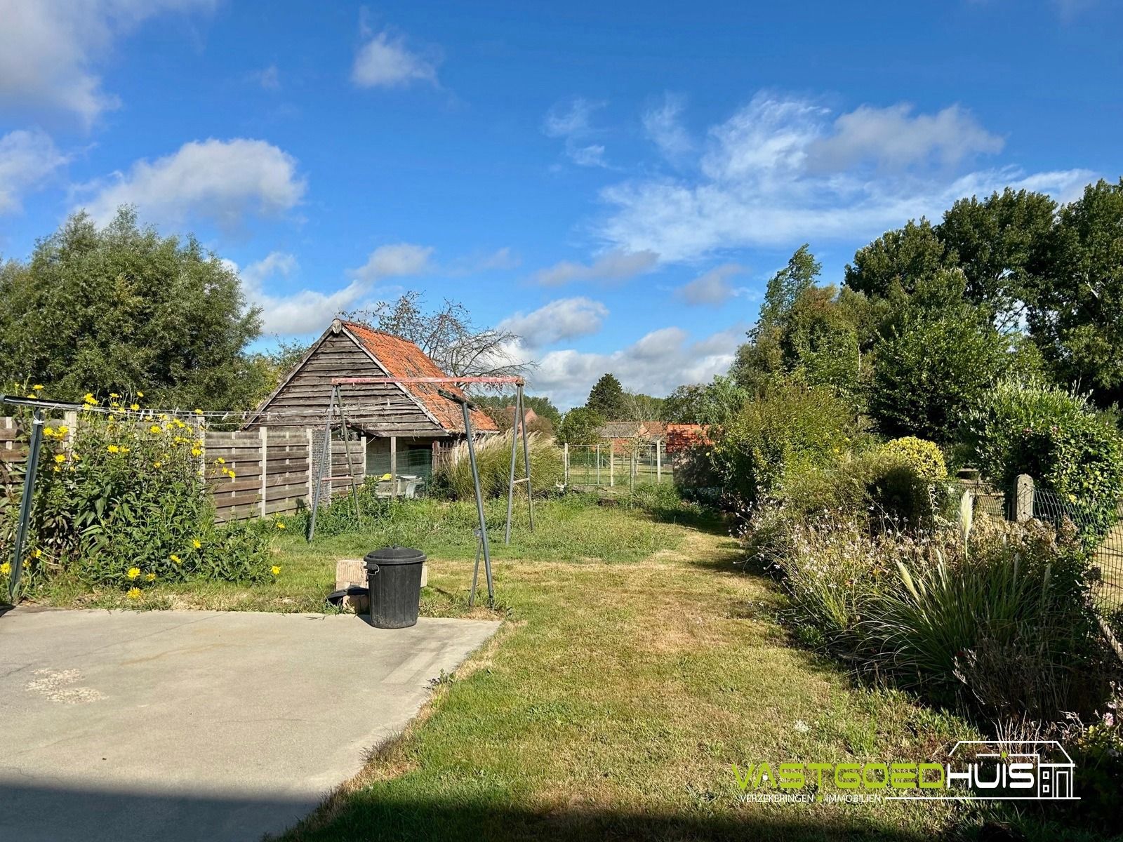 Karaktervolle, te renoveren gezinswoning met tuin foto 24