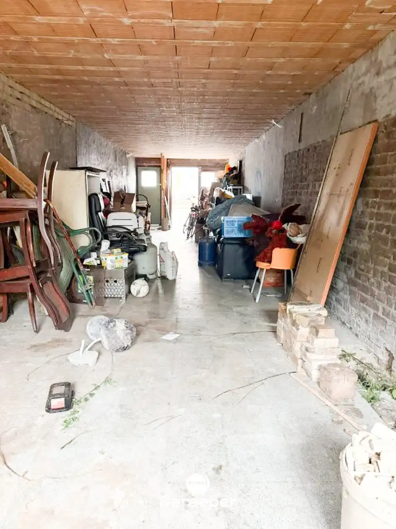 Garagebox met achterliggende grond afzonderlijk te koop foto 4