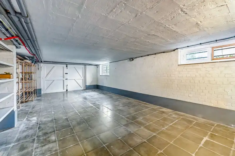Roeselare. Ruime gezinswoning met 4-5 slaapkamers met extra ruimte voor praktijk / kantoor / hobby&nbsp; aan de stadsrand. foto 16