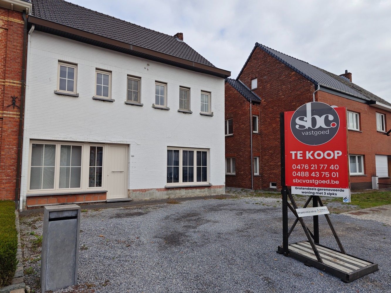 Grotendeels gerenov. gezinswoning met ruimte voor zelfst. activiteit foto {{pictureIndex}}