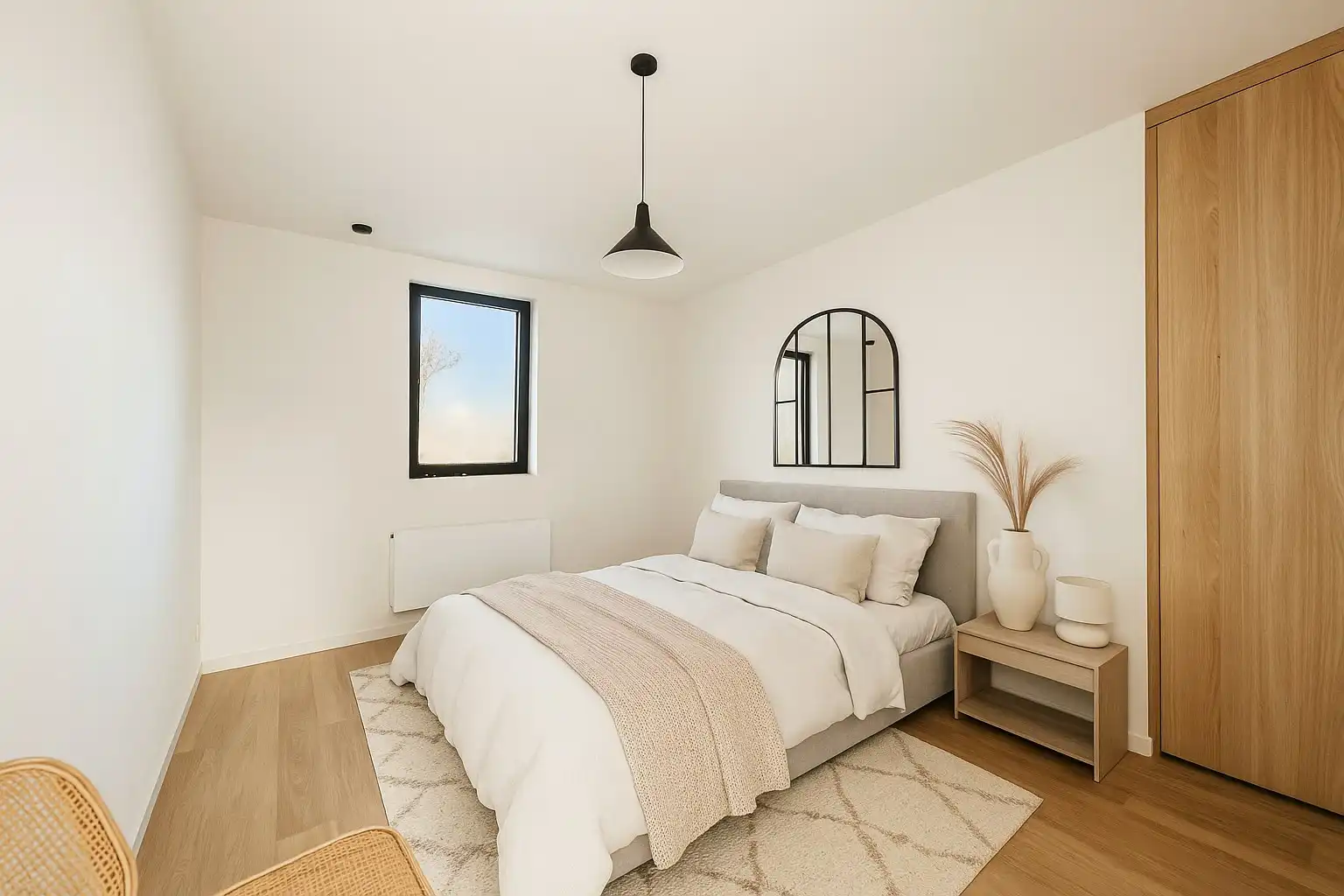 HALFOPEN RUIME GEZINSWONING MET ZEER GROTE TUIN foto 8