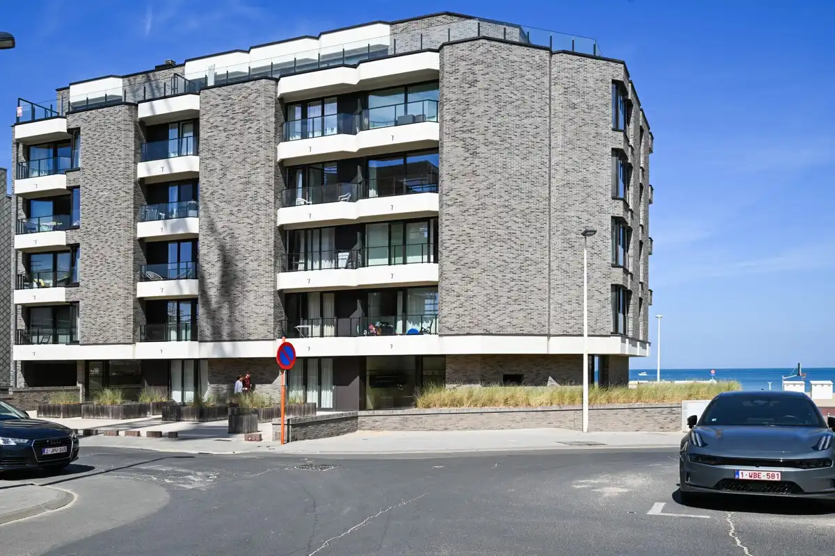Ruim 1 slaapkamer appartement met zijdelings zeezicht en aankoopmogelijkheid tot een dubbele garage! foto 3
