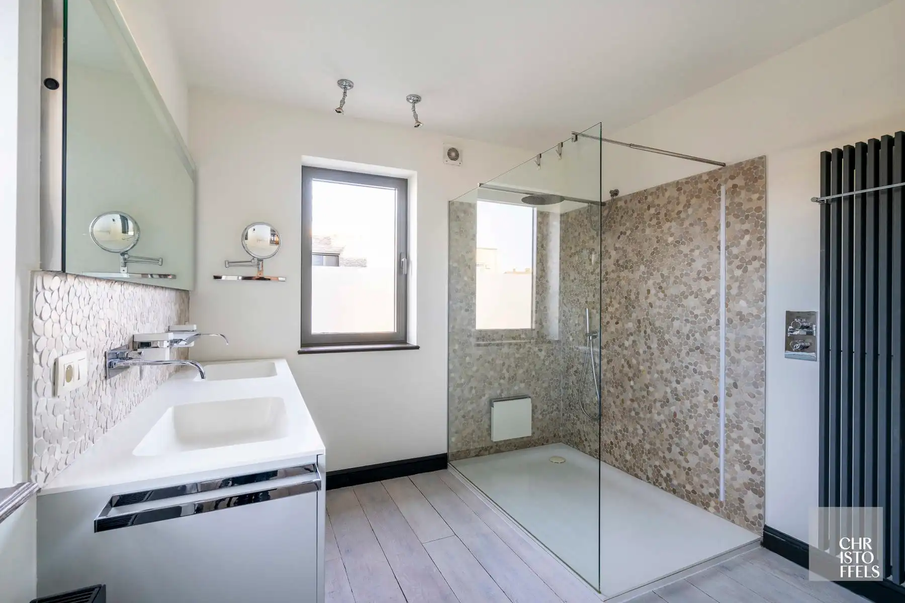 Luxe penthouse van 239m² met 34m² terrassen in hartje Zutendaal! foto 5