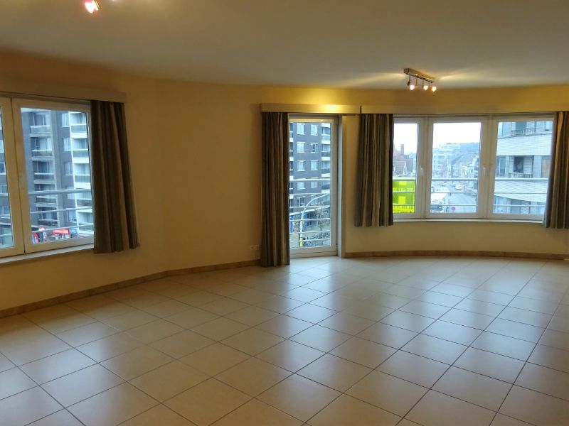 Lichtrijk hoekappartement met 2 kamers, ruim terras met prachtig zicht en garage foto 3