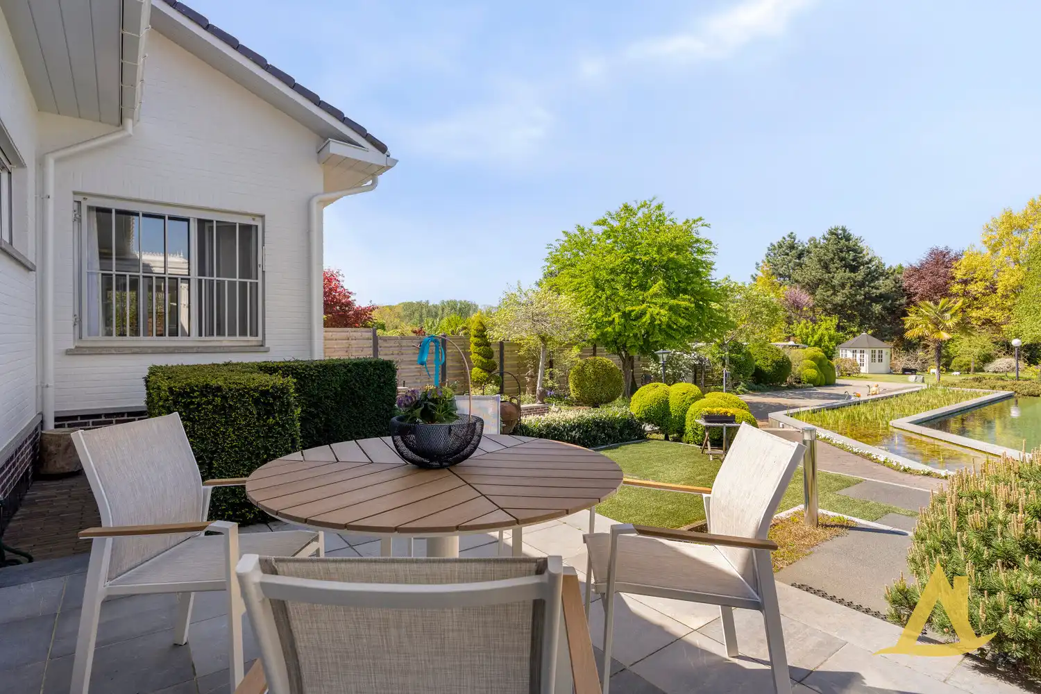 EXCLUSIEVE VILLA MET PARKTUIN EN ZWEMVIJVER OP EEN PERCEEL VAN 1HA 5A 16CA! foto 22