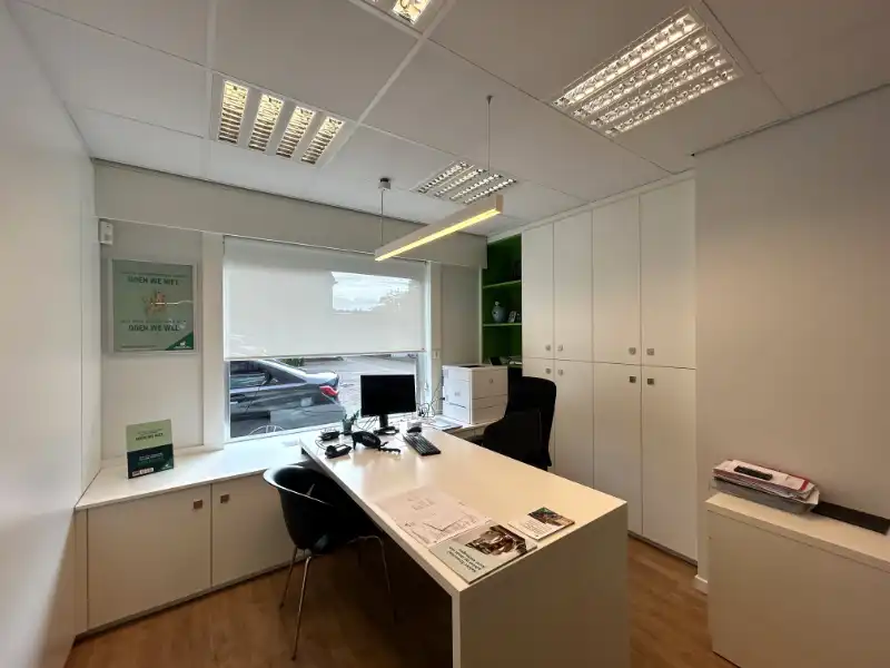 Instapklare kantoorruimte van 120 m² met 4 parkeerplaatsen te Gent foto 6