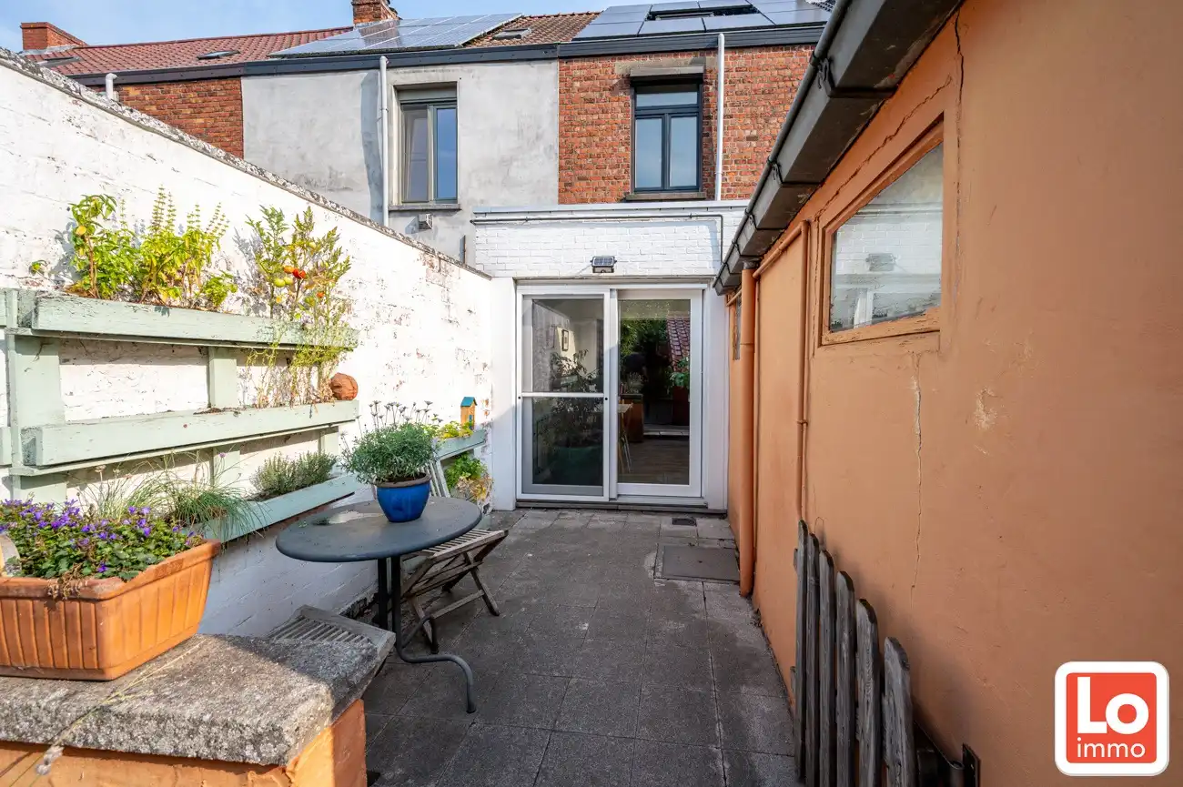 VERKOCHT!! Leuke gezellige starterswoning met aangename ruime stadstuin op een goede locatie tussen Gent en Oostakker centrum! foto 14