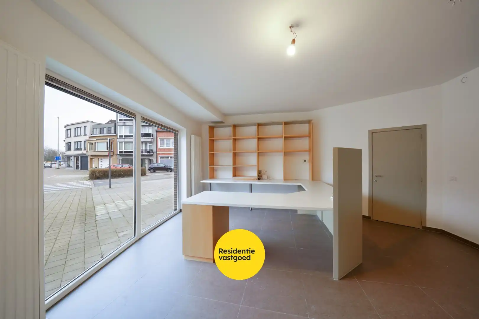 Instapklaar handelsgelijkvloers met sterke visibiliteit te Oostende foto 4