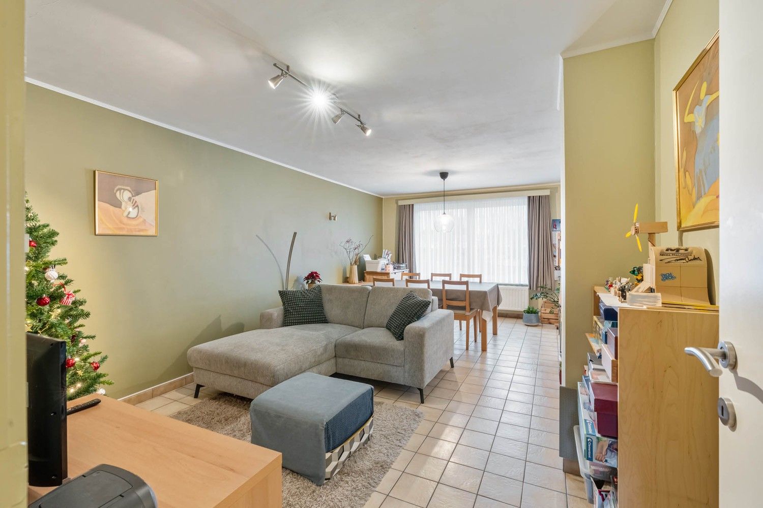 Licht en modern appartement met 2 slaapkamers op wandelafstand van het centrum van Bilzen! foto 2