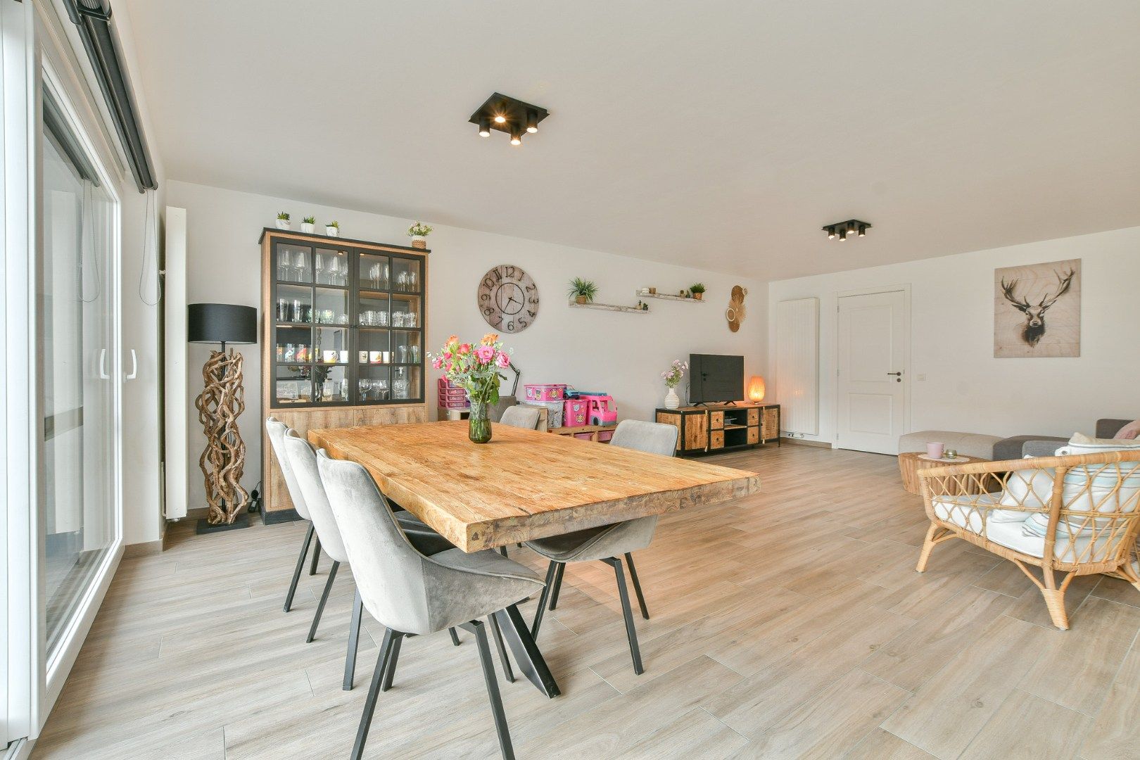 Recente gezinswoning met 4 slaapkamers op toplocatie in De Haan! foto 3