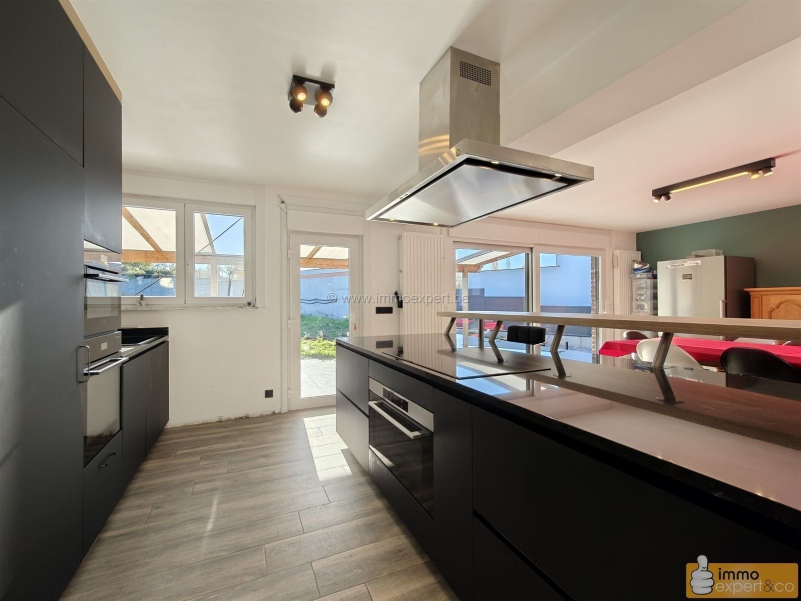 DILBEEK: Ruime gerenoveerde gezinswoning met 5 slpks en 2 badkamers foto 11