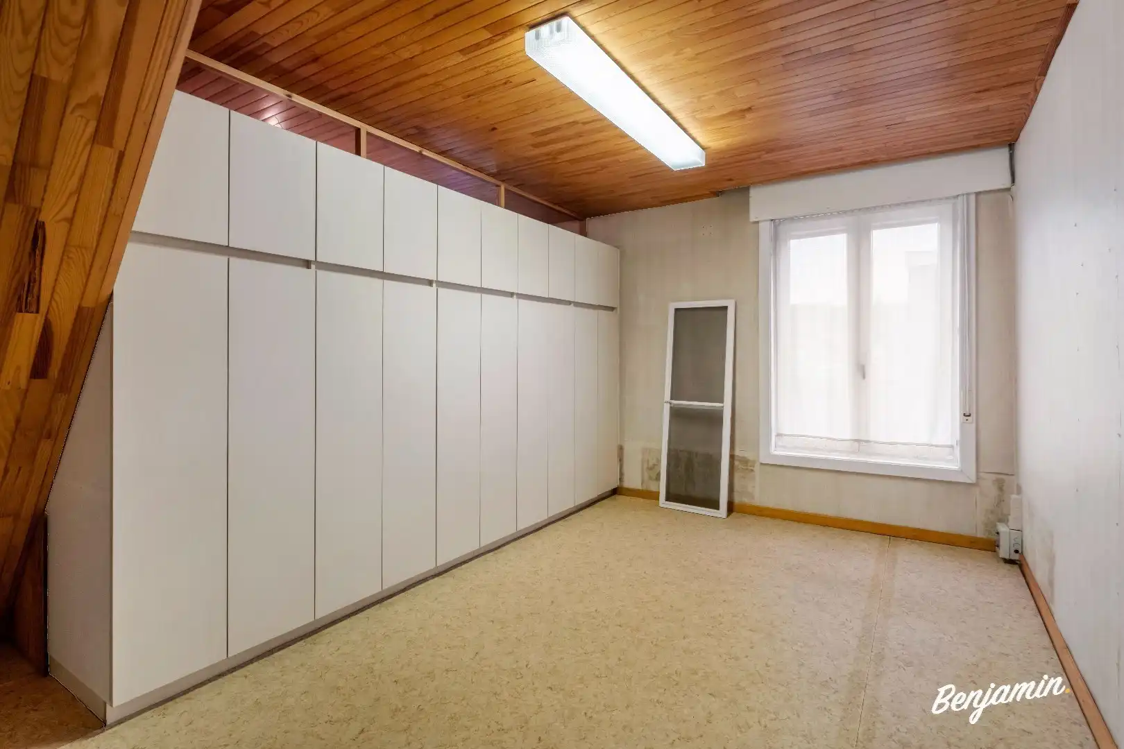 Ruime, verzorgde rijwoning met 4 slaapkamers, tuin en garage op centrale ligging te Menen foto 13