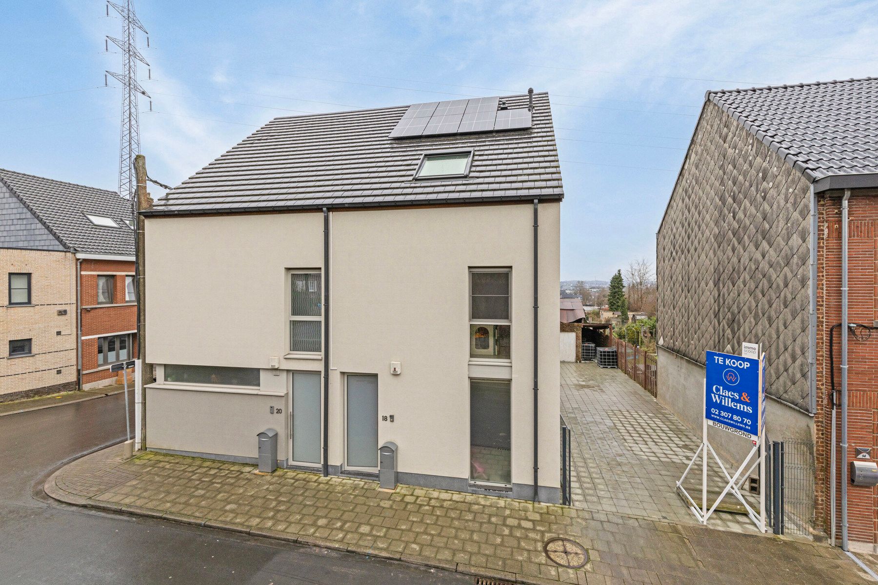 Gezinswoning met 4 slaapkamers, tuin en garage in Halle foto 7