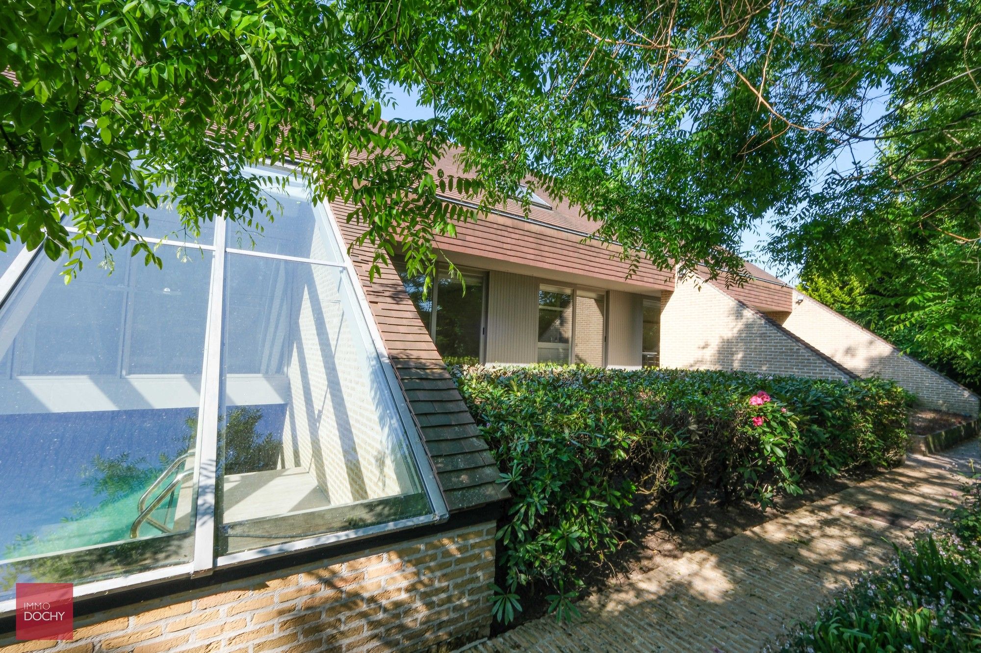 Ruime villa op toplocatie met afzonderlijke 2de woonst, praktijk of kantoorgebouw foto 5