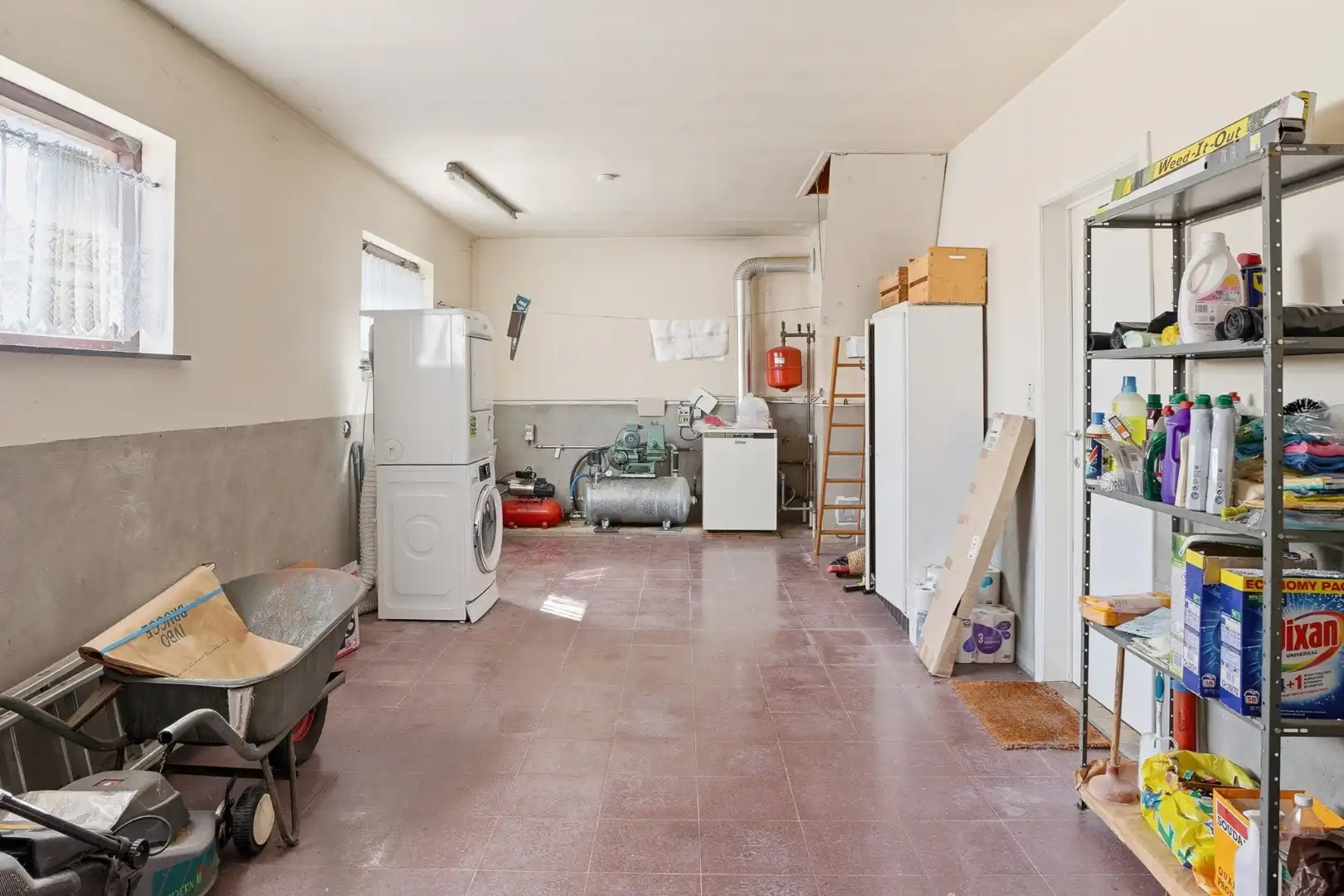 Vrijstaande bungalow met 3 slaapkamers, ruime garage en zonnige tuin foto 24