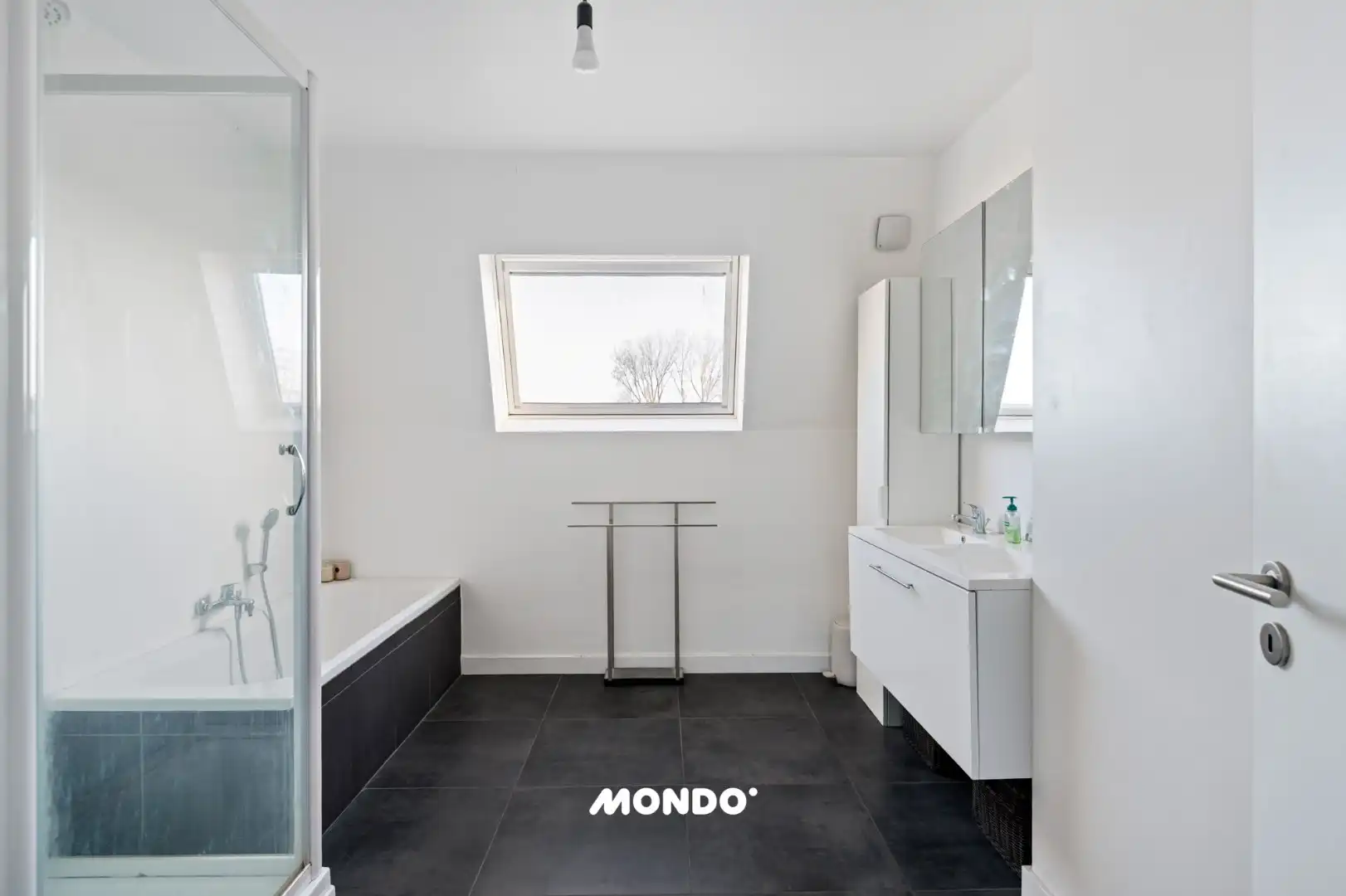 Modern duplex appartement met groot terras te Willebroek! foto 10