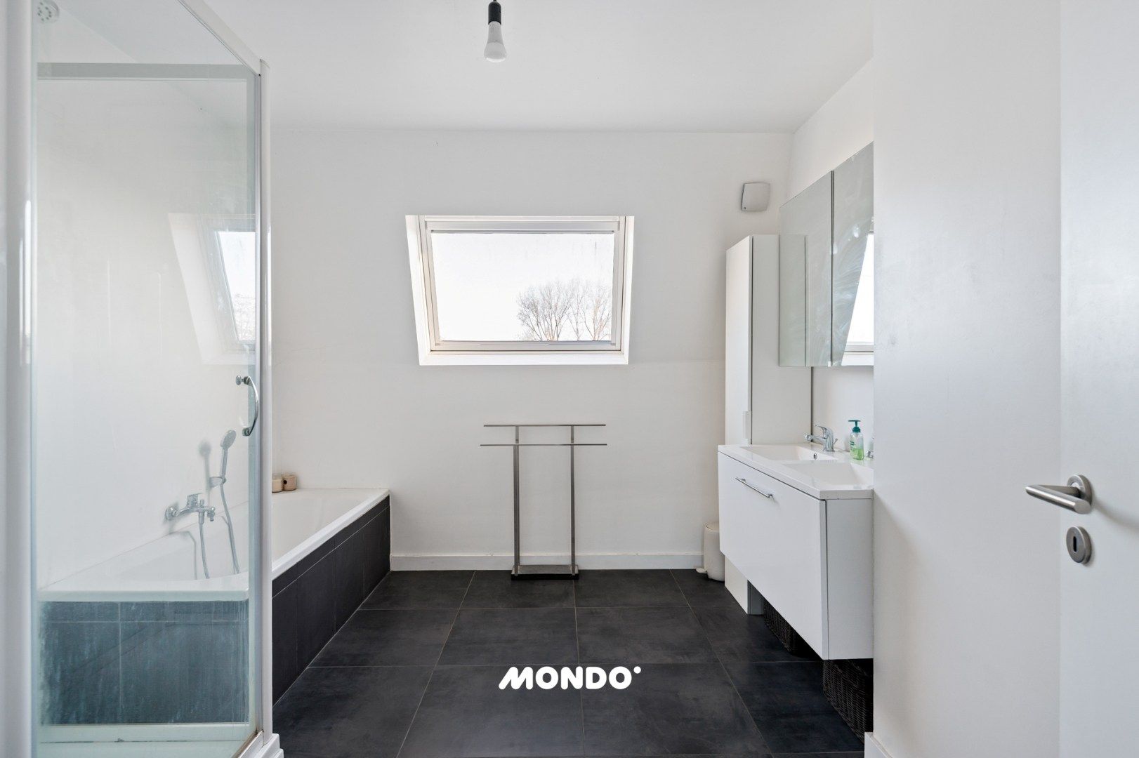 Modern duplex appartement met groot terras te Willebroek! foto 10