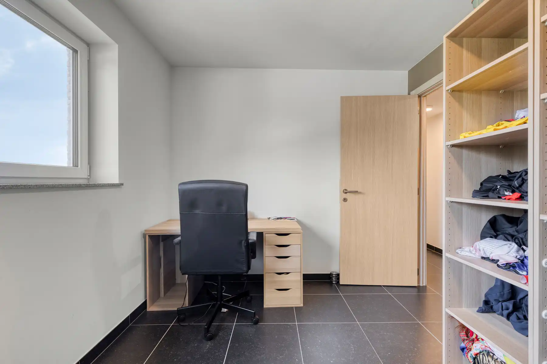 Instapklaar appartement met terras, 2 slpks en staanplaats  foto 15