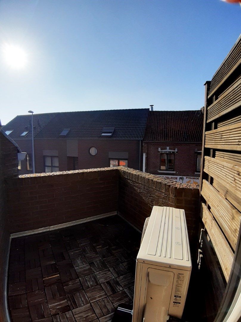 Gerenoveerd dakappartement MET GARAGE te Beverst foto 18