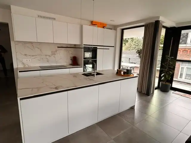 Prachtig  hoek-appartement op de tweede verdieping met 2 slaapkamers in hartje Bilzen foto 4