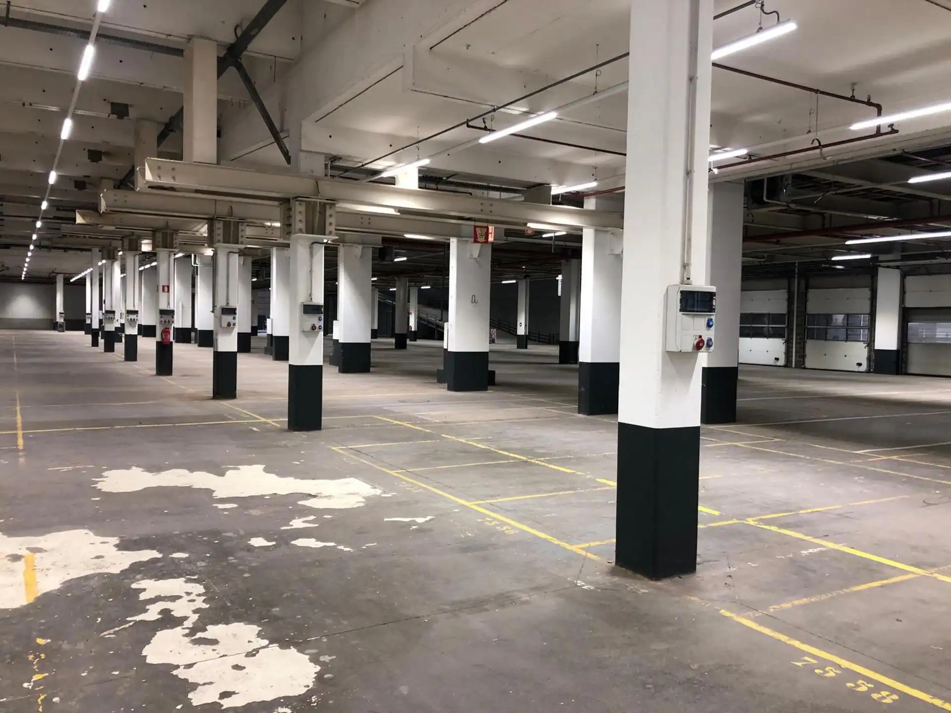 Magazijn van ca. 10.000m²  verdeeld over 2 verdiepingen glv 7.000m² en 1ste V 3.000m²  te Vilvoorde foto 15