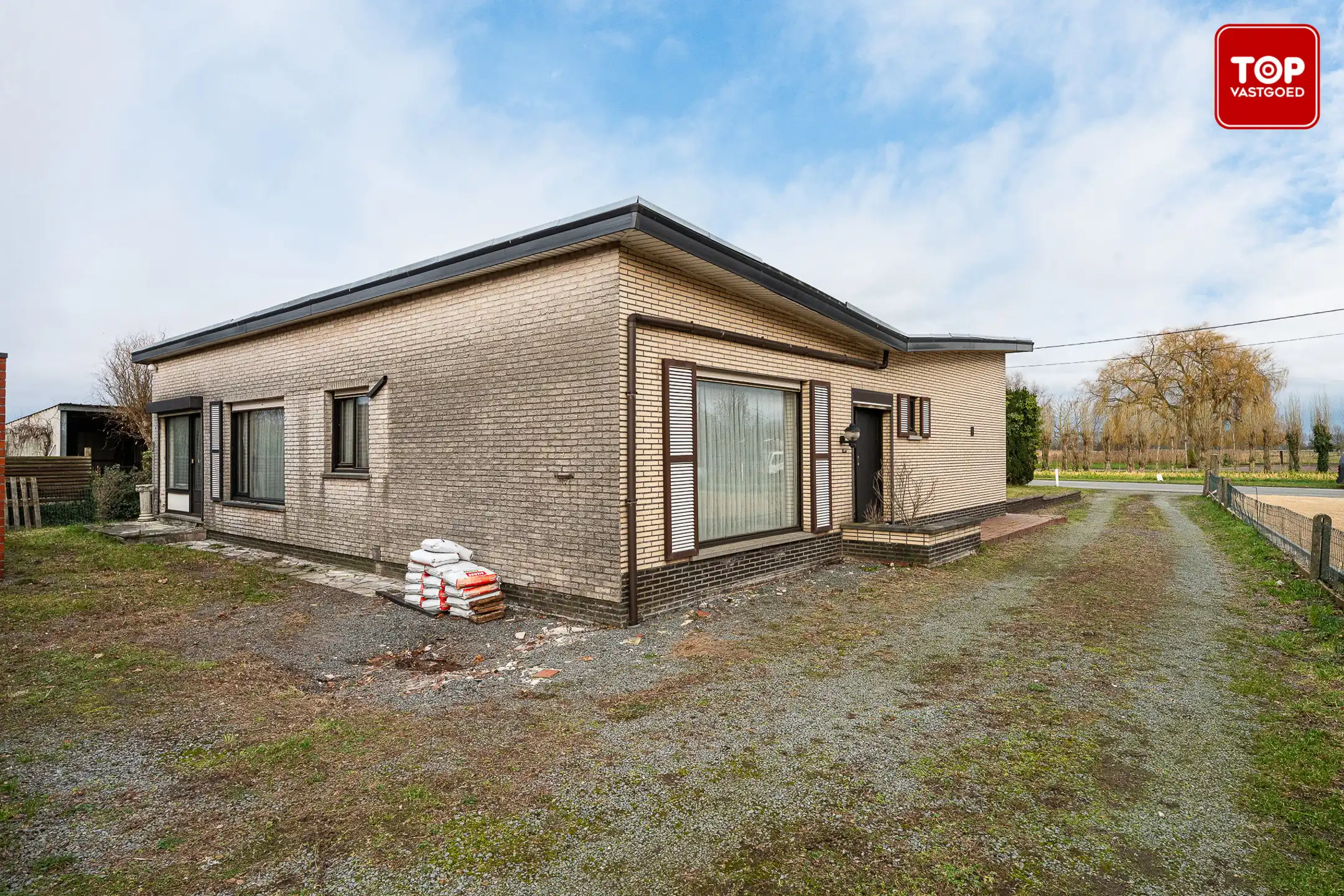 Te renoveren woning met enorme loods foto 20