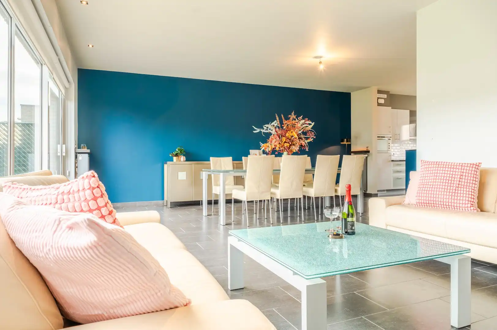 Ruime instapklare woning met garage foto 2