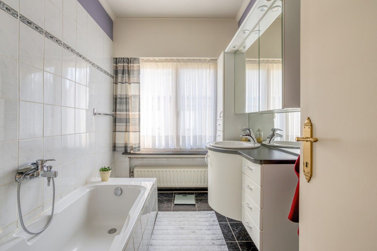 Vergunde Loods en Kantoorruimte met instapklare woning foto 17