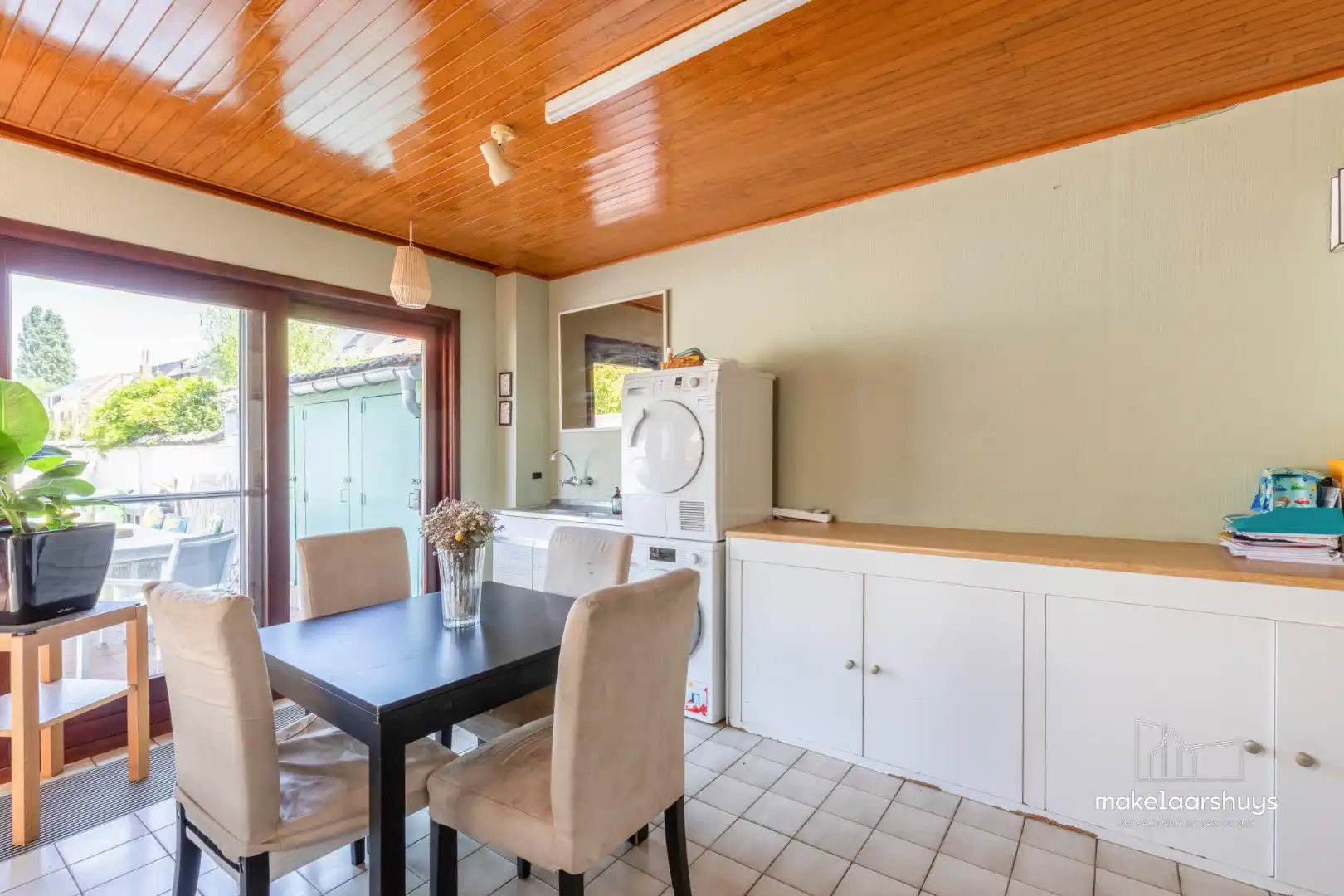 Ruime woning met 4 slpk en aangename tuin te Sint-Amandsberg foto 9